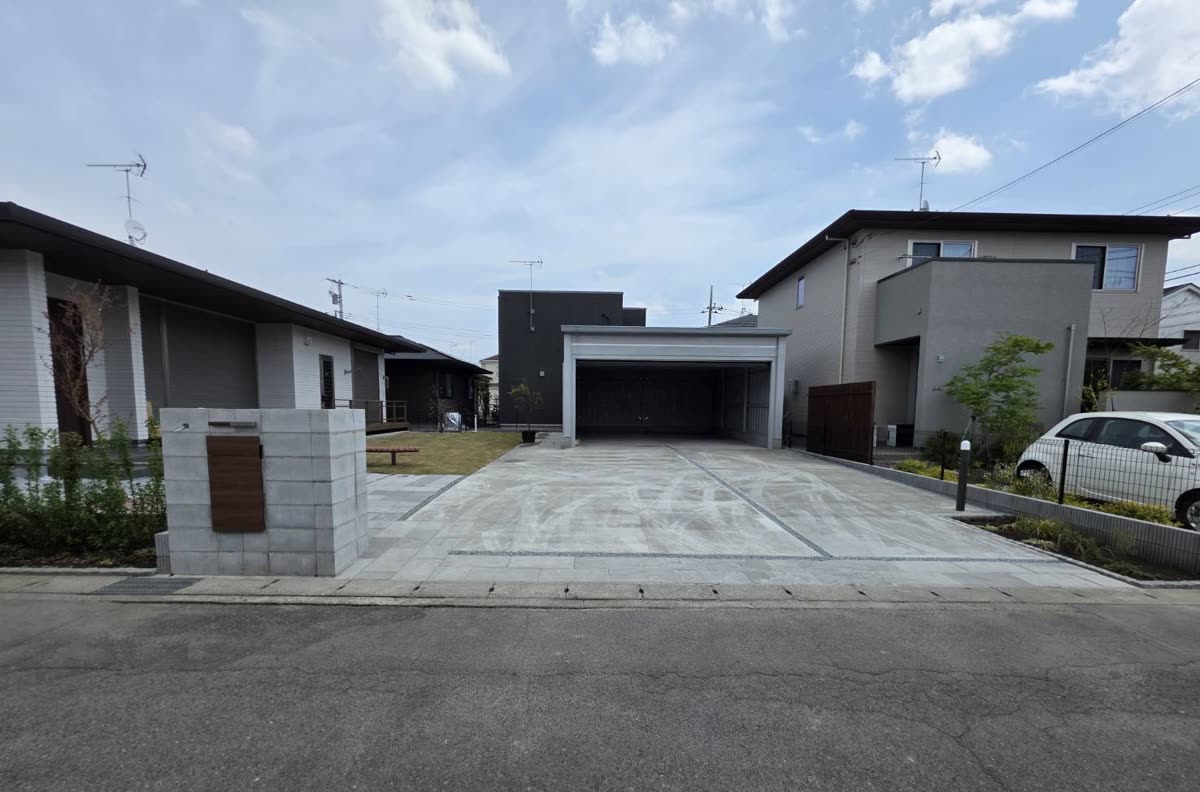 宇都宮市南西部 外構工事の完成（道路からの全景）